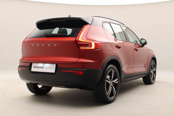 Volvo XC40 B5 AWD R-DESIGN AUT CZ 1.maj.