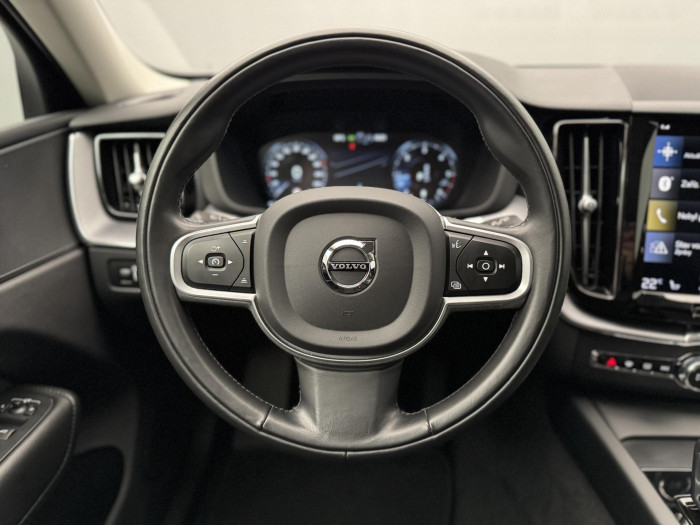Volvo XC60 B4 MOMENTUM PRO AUT CZ 2.0 Momentum