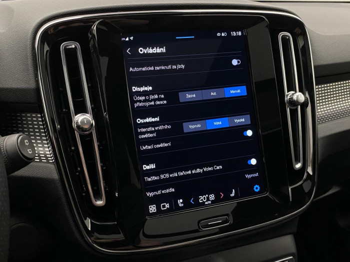 Volvo XC40 P8 AWD RECHARGE AUT REZERVACE