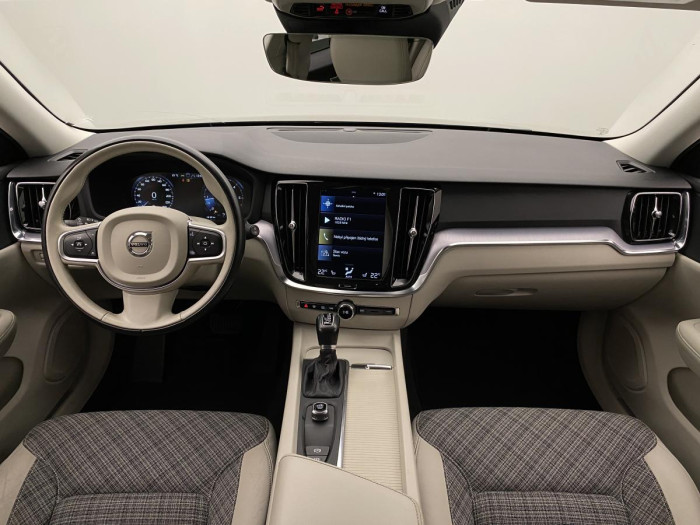 Volvo V60 D3 MOMENTUM AUT 1.maj 2.0 d Momentum