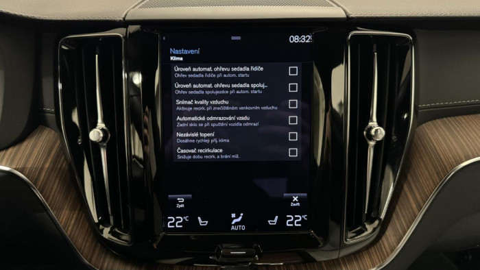 Volvo XC60 B6 AWD INSCRIPTION REZERVACE