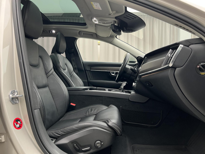 Volvo V90 CC D5 AWD PRO AUT CZ 2.0 d CC CC