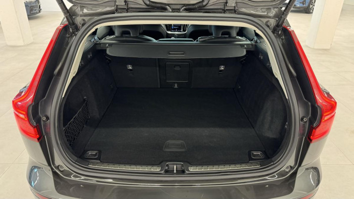 Volvo V60 B4 INSCRIPTION AUT REZERVACE