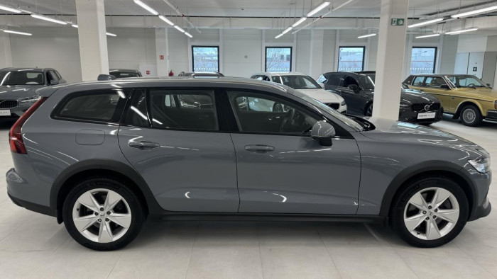 Volvo V60 CROSS COUNTRY B4 REZERVACE