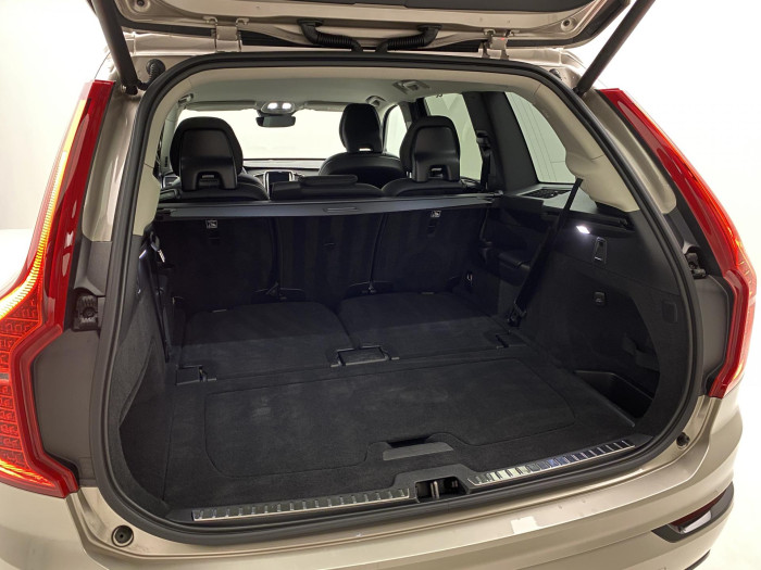Volvo XC90 B5 AWD PLUS DARK REZERVACE