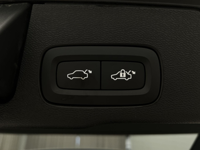 Volvo XC60 B4 AWD PLUS DARK AUT 1.maj.