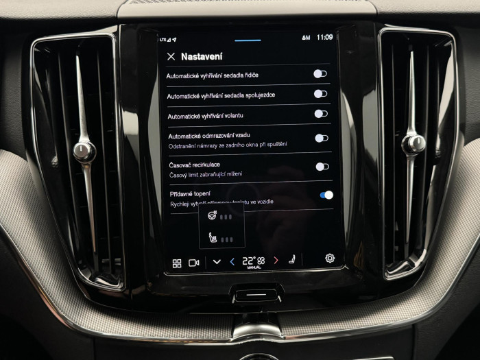 Volvo XC60 B4 AWD PLUS DARK AUT 1.maj