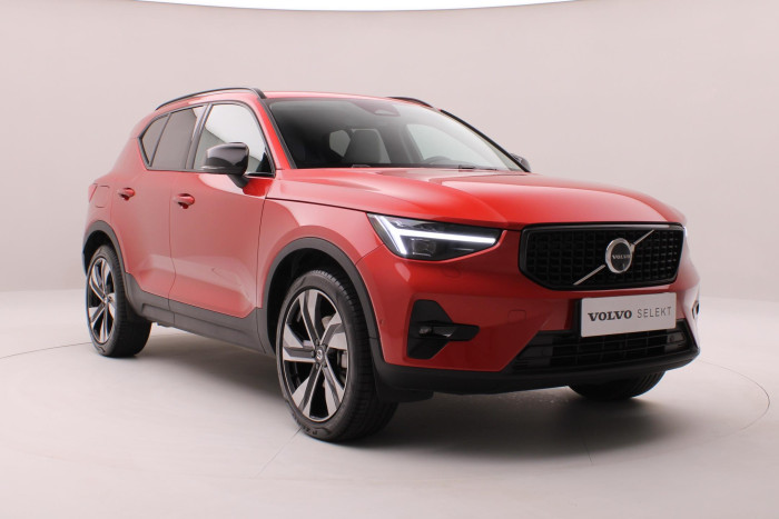 Volvo XC40 B4 DARK PLUS REZERVACE