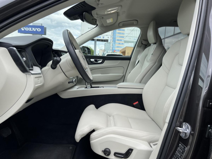 Volvo XC60 B4 PLUS BRIGHT Aut REZERVACE