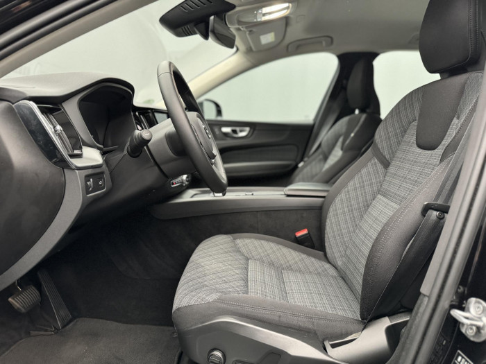 Volvo XC60 B4 AWD CORE CZ 1. maj