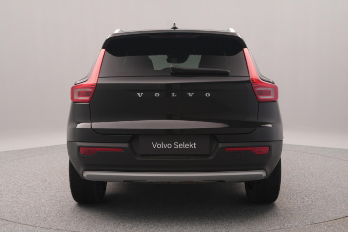 Volvo XC40 B4 MOMENTUM PRO CZ 1.maj 2.0 Momentum