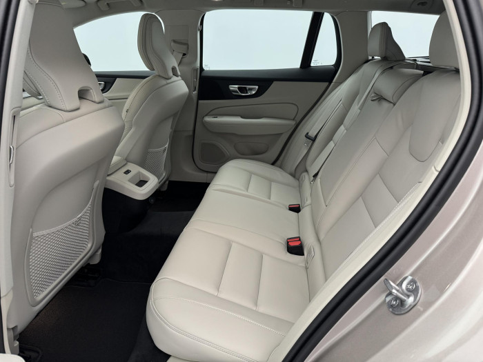 Volvo V60 B4 AUT DARK PLUS