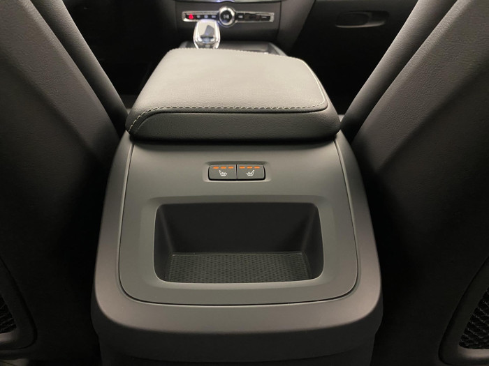 Volvo XC60 T8 AWD PLUG-IN PLUS REZERVACE