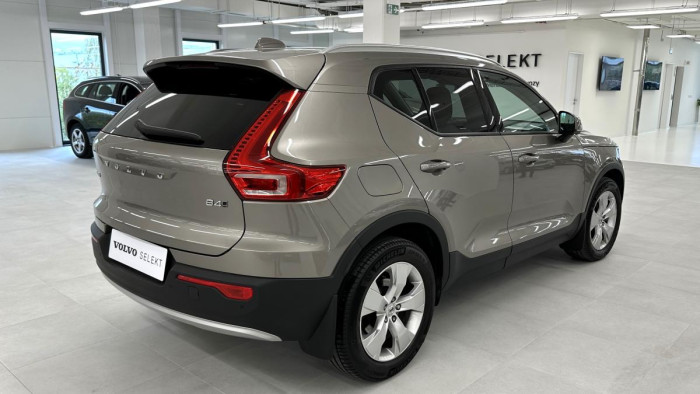 Volvo XC40 B4 AWD MOMENTUM ADVANCED 1.maj 2.0 Momentum