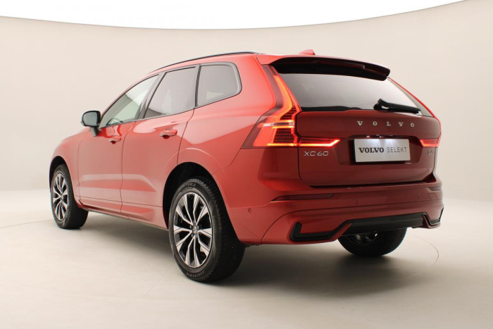 Volvo XC60 B4 AWD PLUS DARK REZERVACE