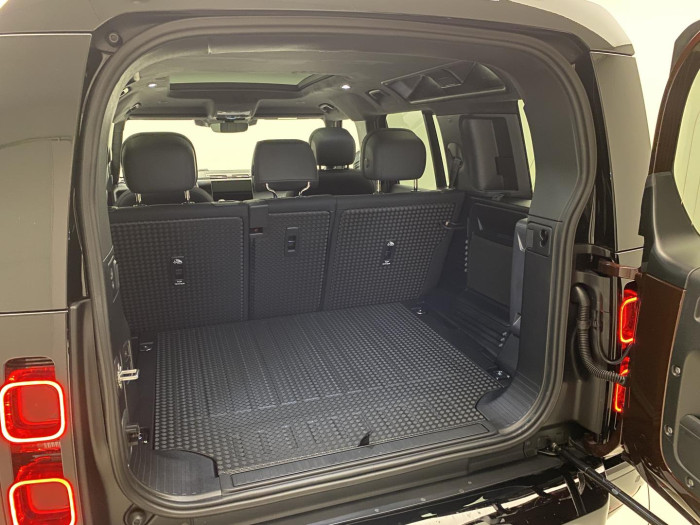 Land Rover Defender 110 D300 SEDONA REZERVACE 3.0 d