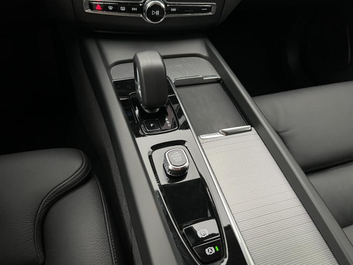 Volvo XC60 B4 AWD PLUS DARK AUT 1.maj.