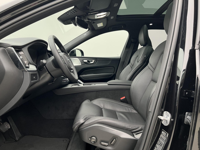 Volvo XC60 B5 AWD ULTRA BLACK REZERVACE