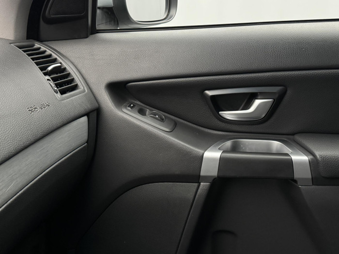 Volvo XC90 D5 AWD SUMMUM AUT 7 míst CZ 2.4 d Summum