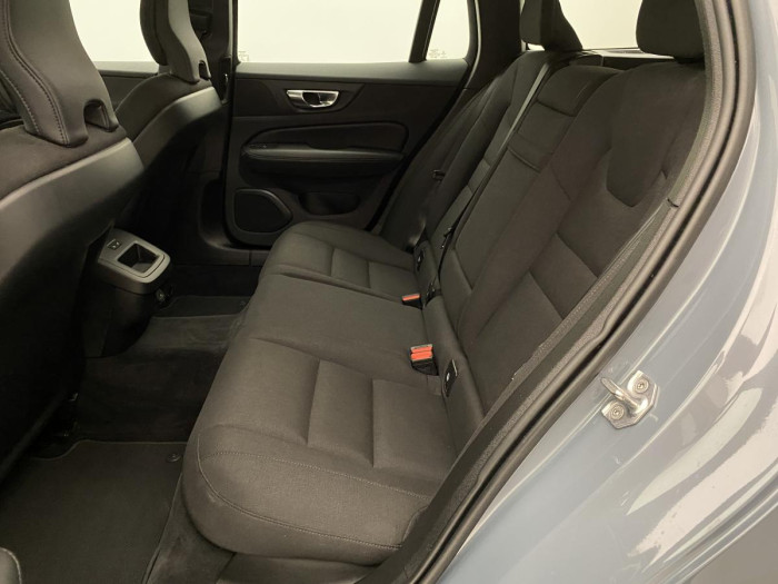 Volvo V60 B4 MOMENTUM AUT REZERVACE 2.0 Momentum