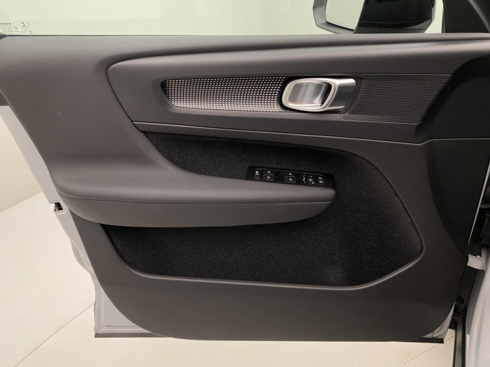 Volvo XC40 B4 AWD R-DESIGN AUT CZ