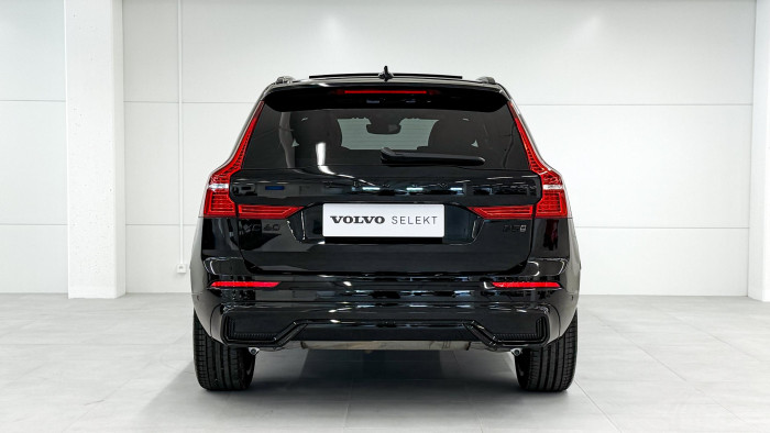 Volvo XC60 B5 AWD ULTIMATE REZERVACE