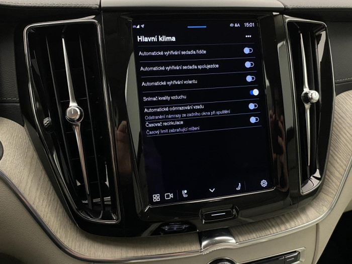 Volvo XC60 B5 AWD INSCRIPTION REZERVACE