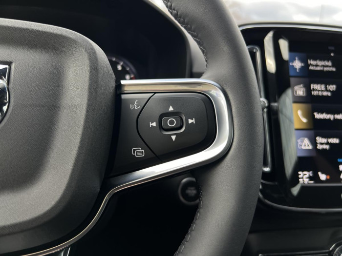 Volvo XC40 B4 AWD R-DESIGN Aut 1.maj.