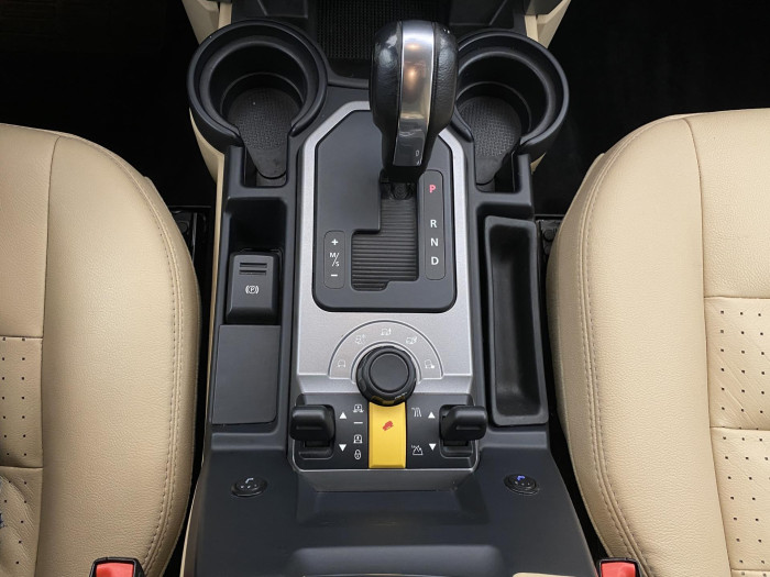 Land Rover Discovery 3 TDV6 HSE AWD REZERVACE