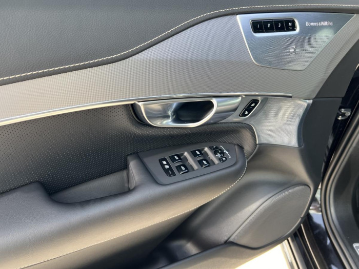 Volvo XC90 B5 AWD R-DESIGN 7 MÍSTNÁ Aut