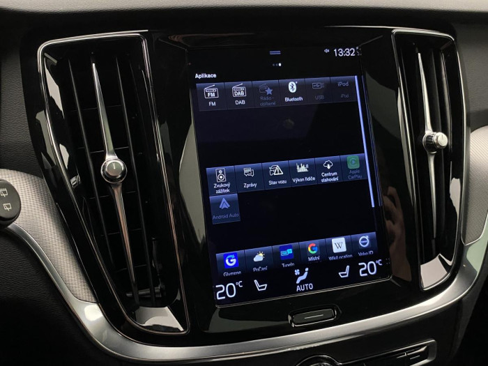 Volvo V60 B6 AWD R-DESIGN AUT REZERVACE