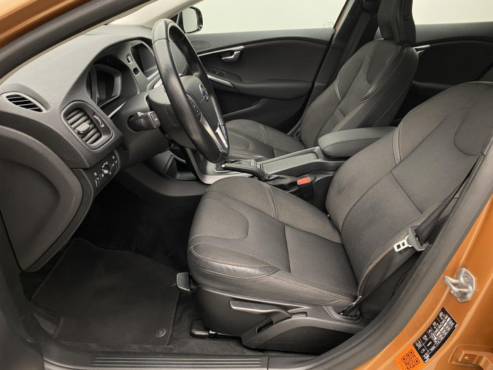 Volvo V40 CC D2 MOMENTUM AUT 1.6 d CC CC Momentum