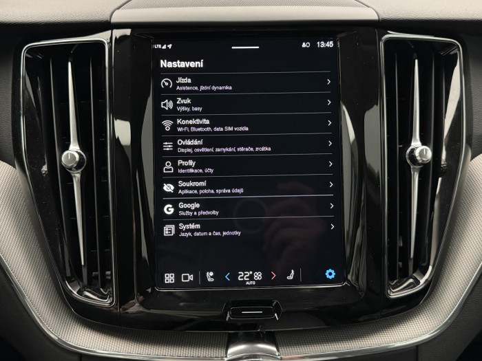 Volvo XC60 B5 AWD PLUS DARK CZ 1.maj