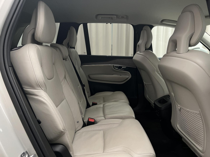 Volvo XC90 B5 AWD INSCRIPTION 7MÍSTNÁ AUT