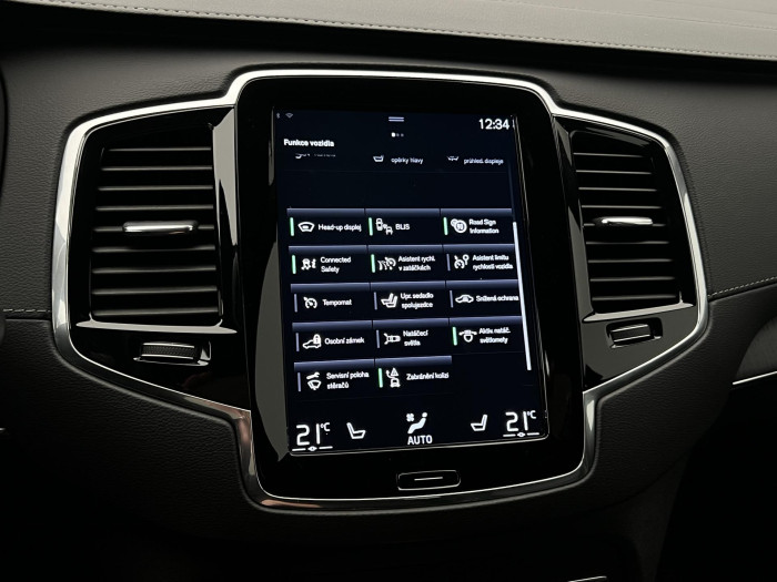 Volvo XC90 B5 AWD R-DESIGN 7MÍSTNÁ AUT