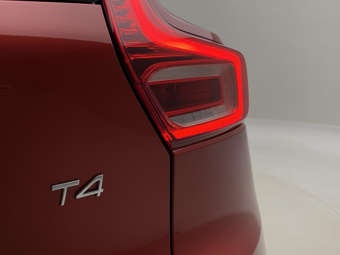 Volvo XC40 T4 MOMENTUM AUT CZ 2.0 Momentum