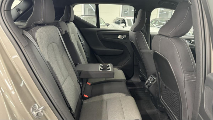 Volvo XC40 B4 MOMENTUM REZERVACE 2.0 Momentum