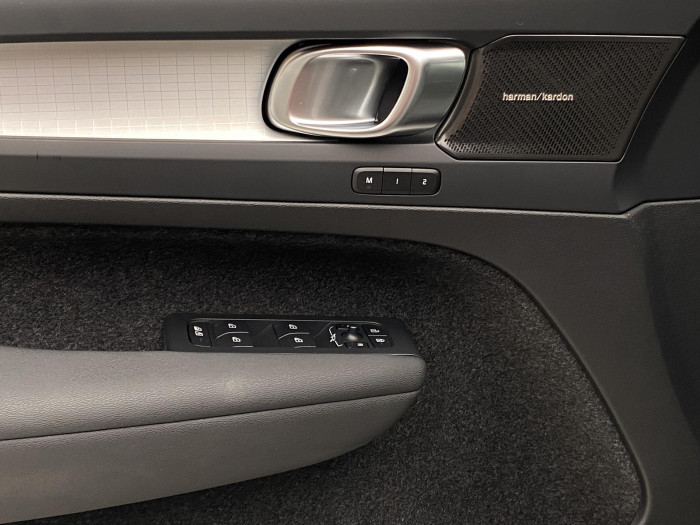 Volvo XC40 B4 DARK PLUS AUT CZ