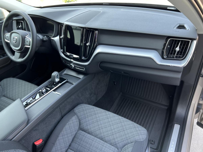 Volvo XC60 B4 AWD CORE Aut 1.maj.