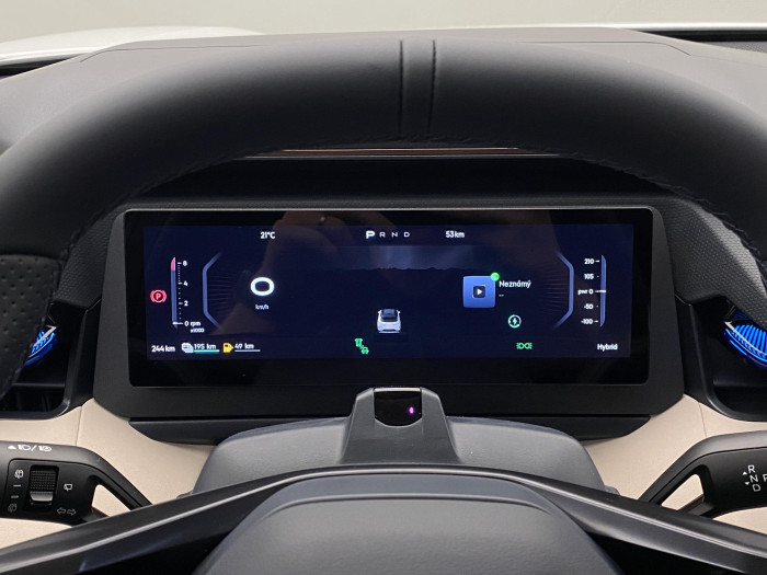 Lynk & Co 08 MORE PHEV