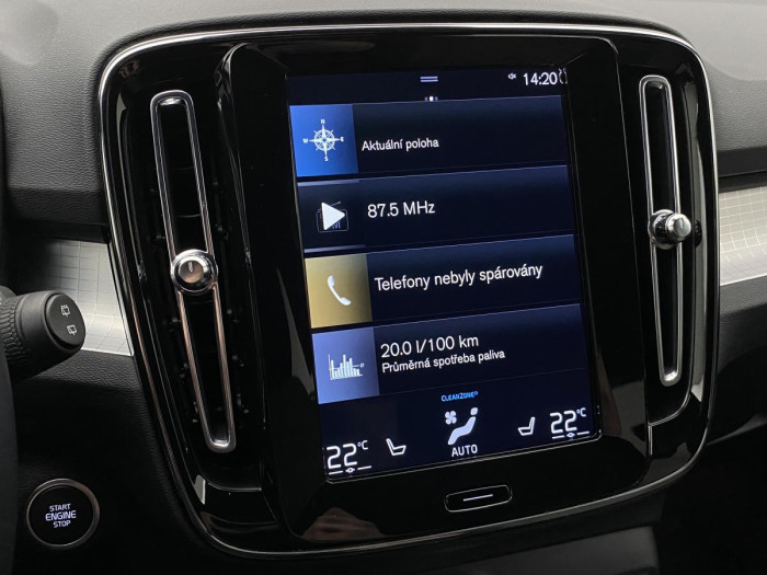 Volvo XC40 B4 MOMENTUM AUT REZERVACE 2.0 Momentum