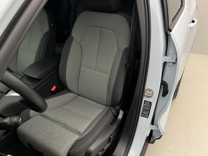 Volvo XC40 B3 PLUS DARK AUT CZ