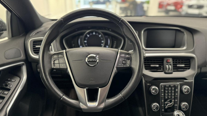 Volvo V40 D2 INSCRIPTION REZERVACE 2.0 d