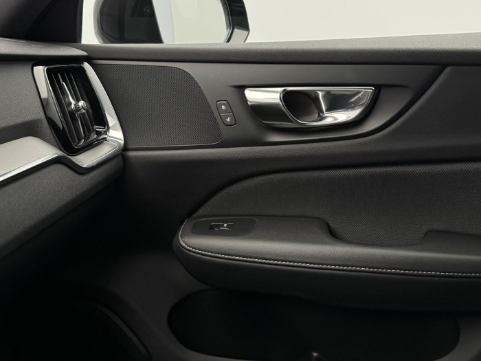 Volvo V60 B4 R-DESIGN AUT REZERVACE