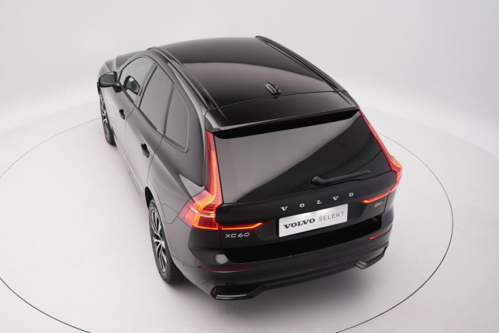 Volvo XC60 B4 AWD PLUS DARK AUT REZERVACE