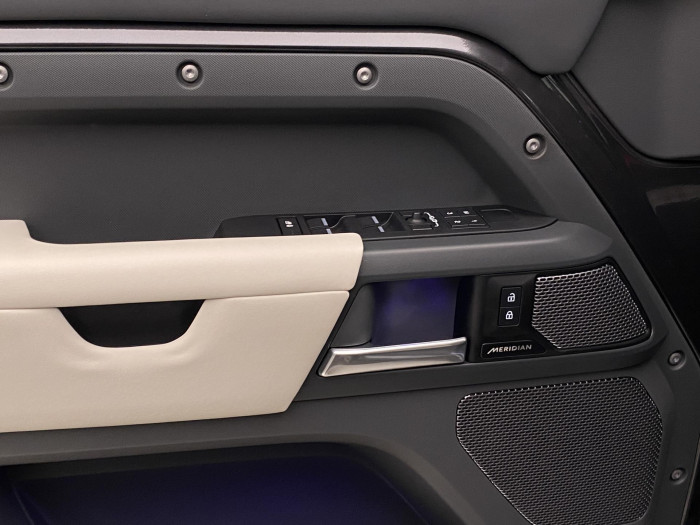 Land Rover Defender 110 D300 X-DYNAMIC HSE AWD 7m 3.0 d Dynamic