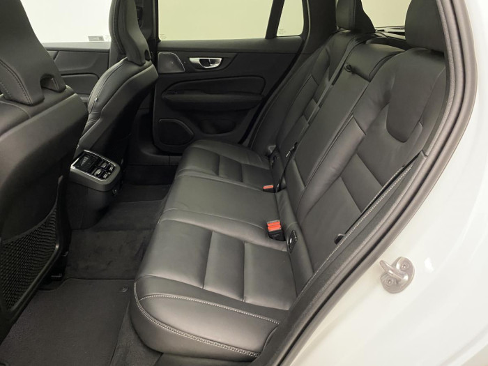 Volvo V60 CC B4 AWD ULTIMATE REZERVACE 2.0 CC CC