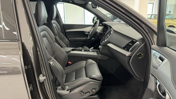 Volvo XC90 T8 AWD ULTIMATE DARK REZERVACE