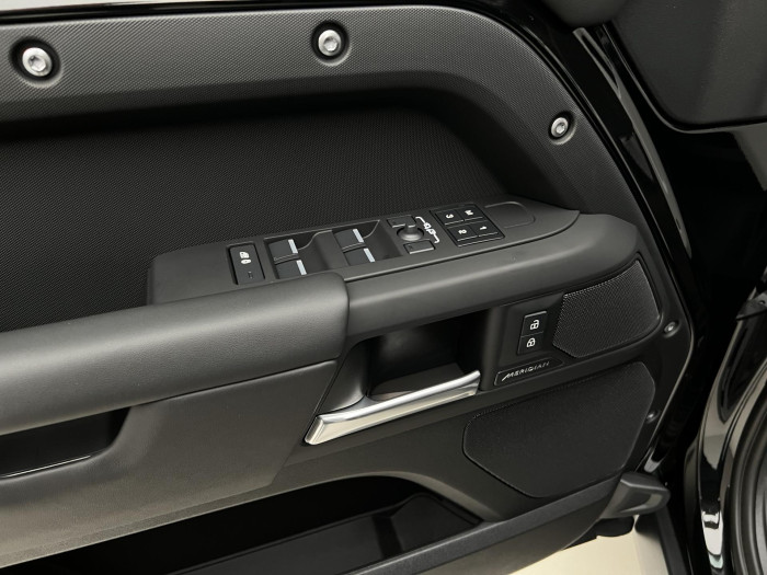 Land Rover Defender 110 D250 X-DYNAMIC SE AWD Aut 3.0 d Dynamic SE