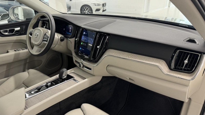 Volvo XC60 B4 CORE NEZÁVISLÉ TOPENÍ AUT